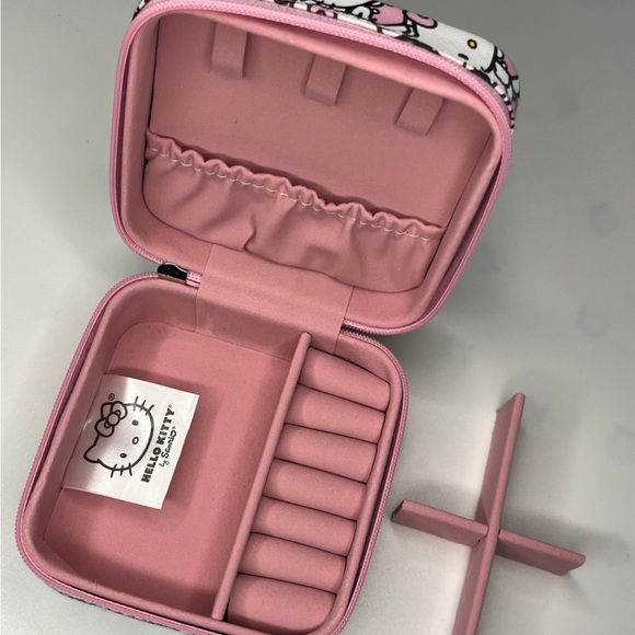 Hello Kitty Pink Jewelry Travel Case - Picture 2 of 2